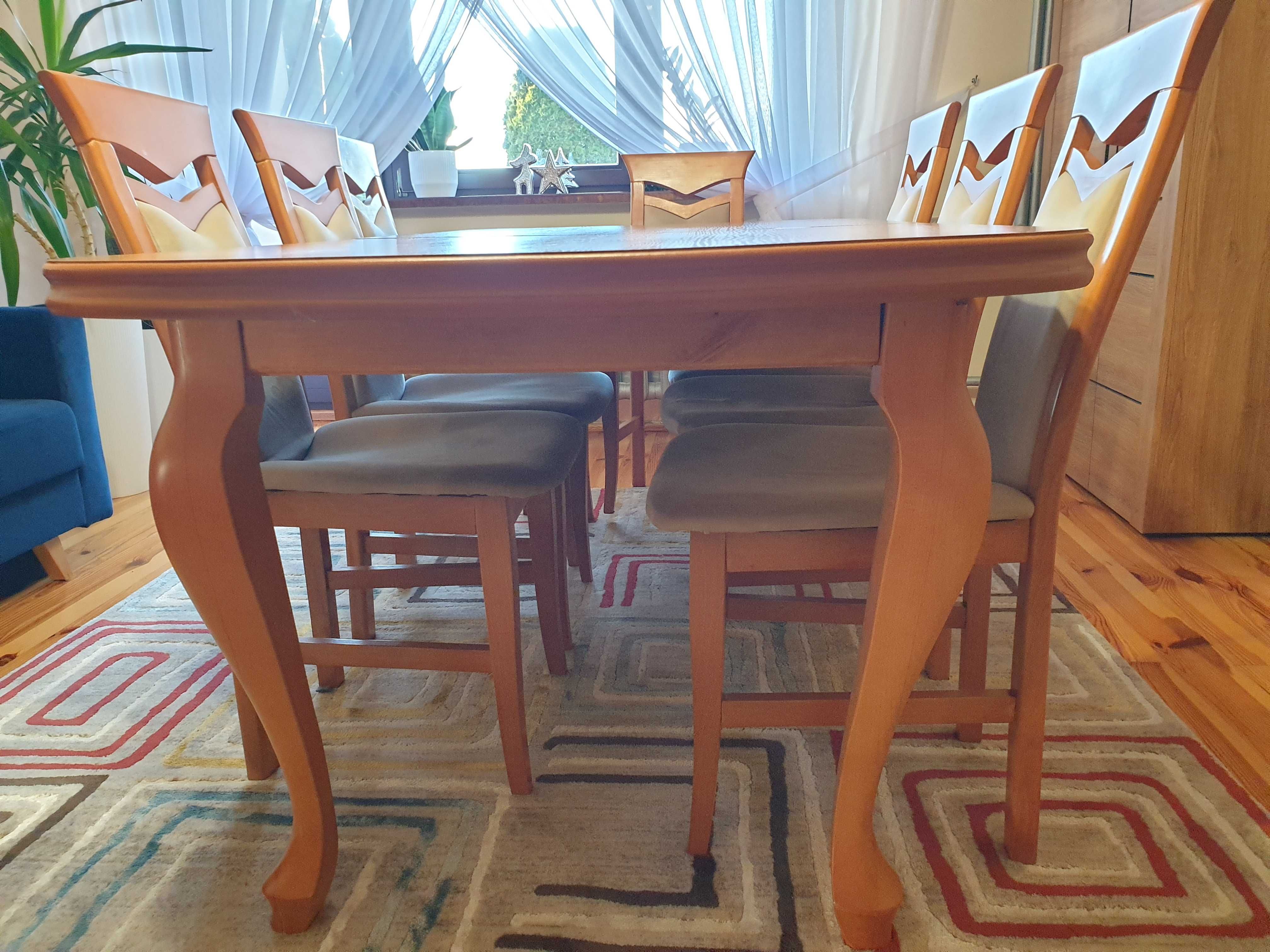 Drewniany stół .