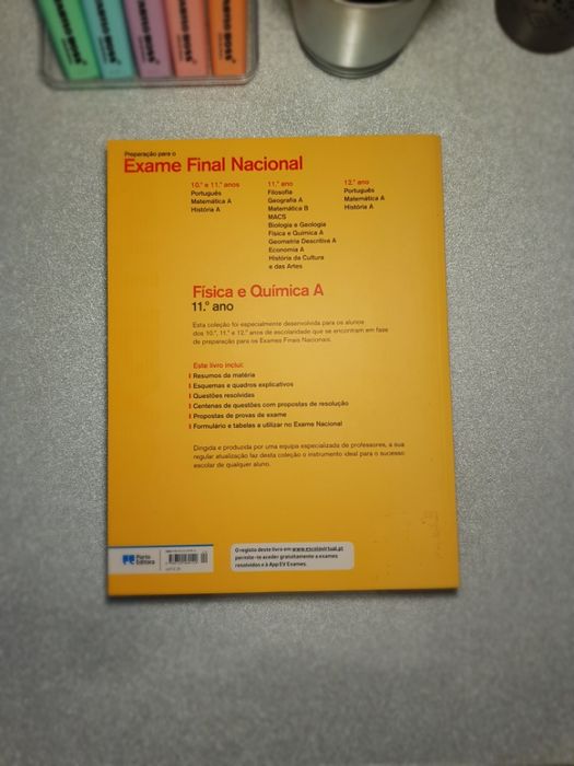 Livro preparação exame Física e Química