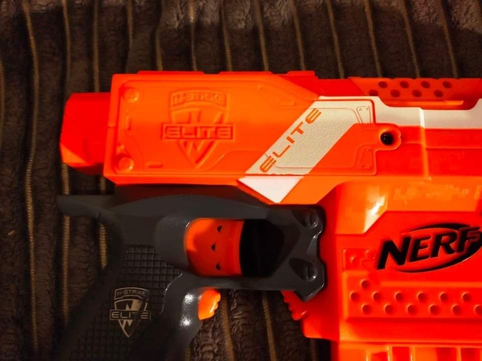 Pistolet Nerf stryfe 2 magazynki