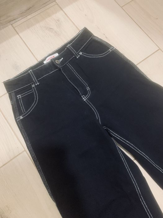 Продам чорні джинси, в гарному стані.