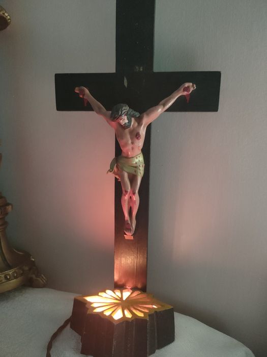 Cristo em Madeira Electrificado