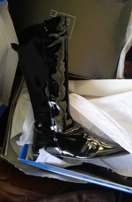 Botas de mulher novas. Liquidação. Vários números