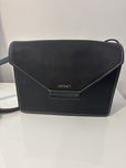 Mala DKNY. Preta