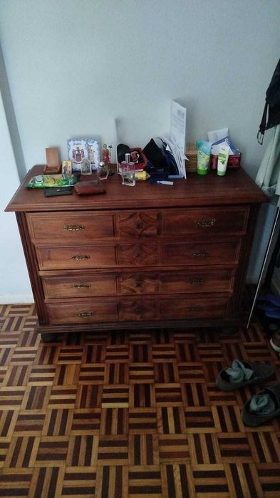 Vendo cómoda de madeira