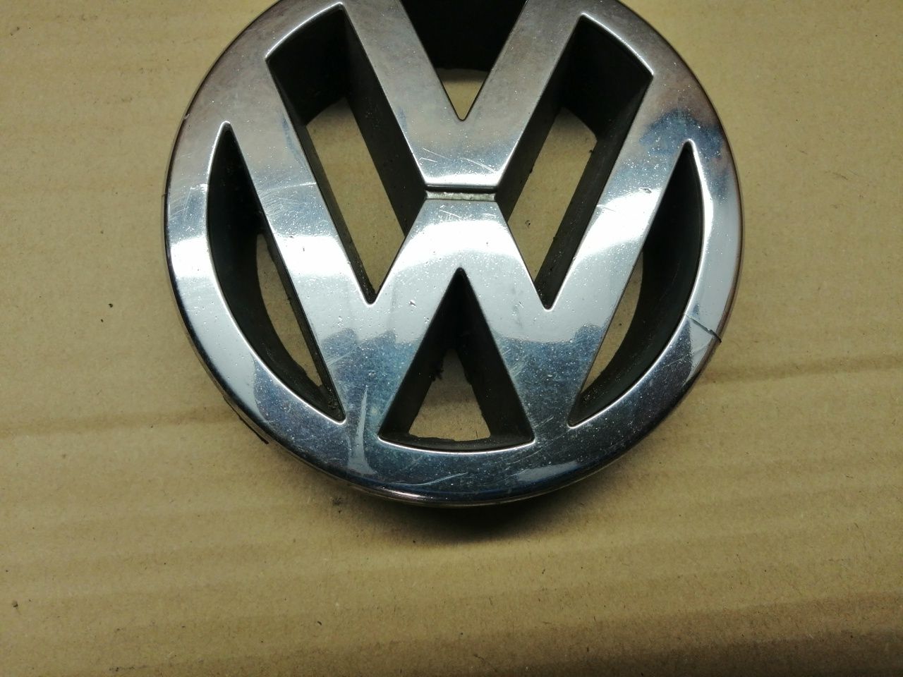 Emblemat atrapa przód VW GOLF, POLO. Oryginalny, jedna sztuka.