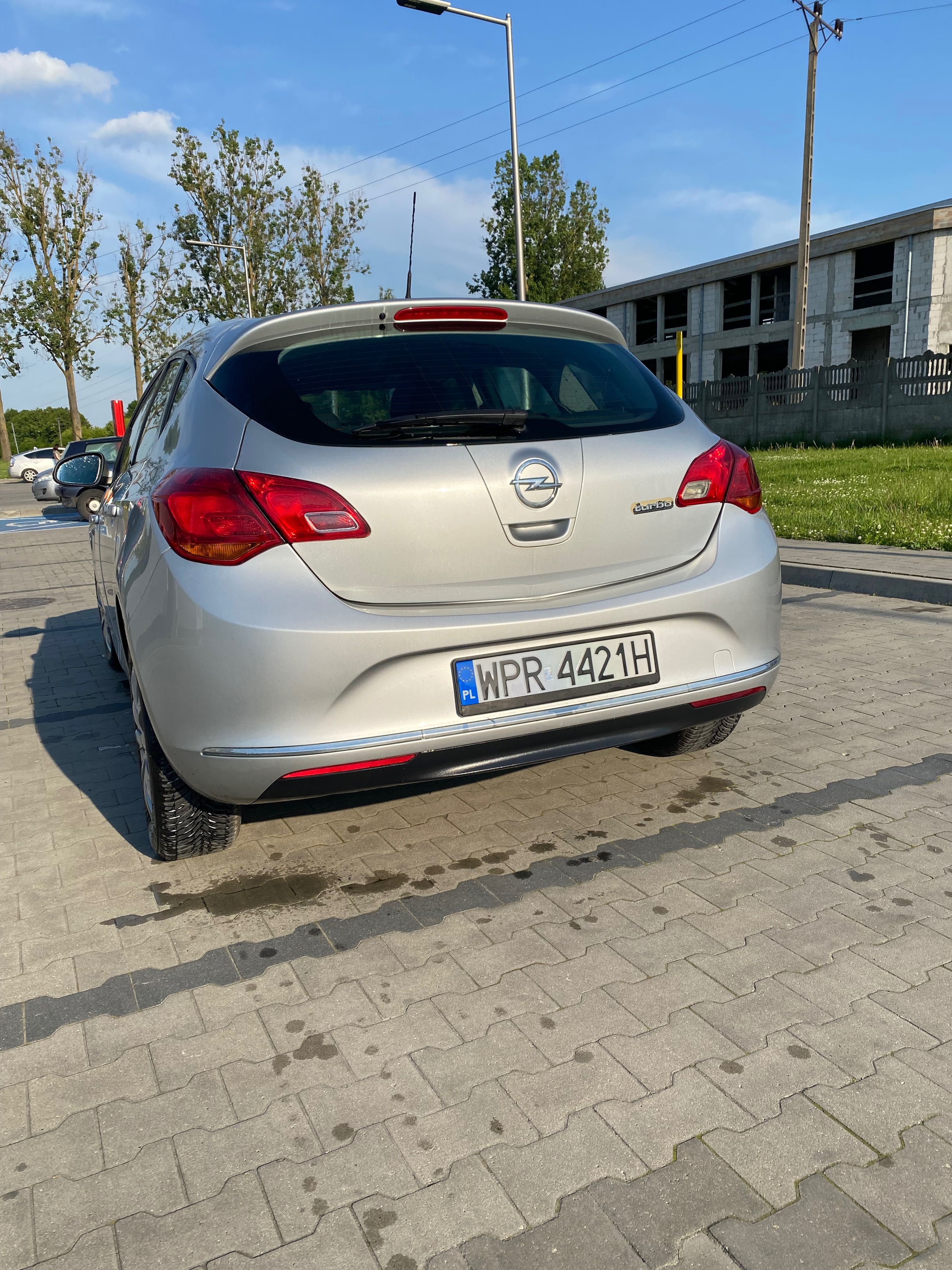 Sprzedam Opel Astra J 1.6 2014r. – Zadbany