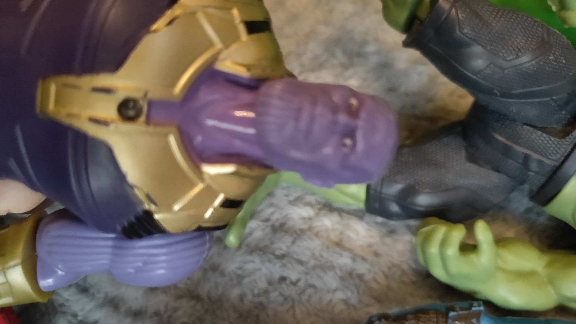 Zestaw figurek świecących Hulk Spiderman Thanos Kapitan