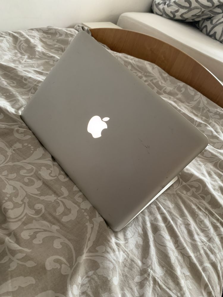 Macbook 13 pro 2.5Ghz i5 2x2GB (4GB)