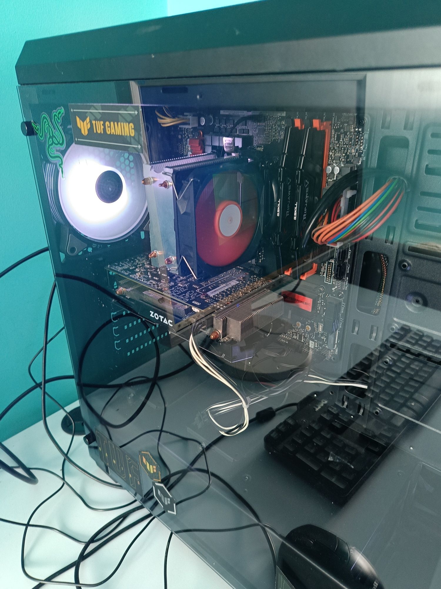 Komputer z Monitorem