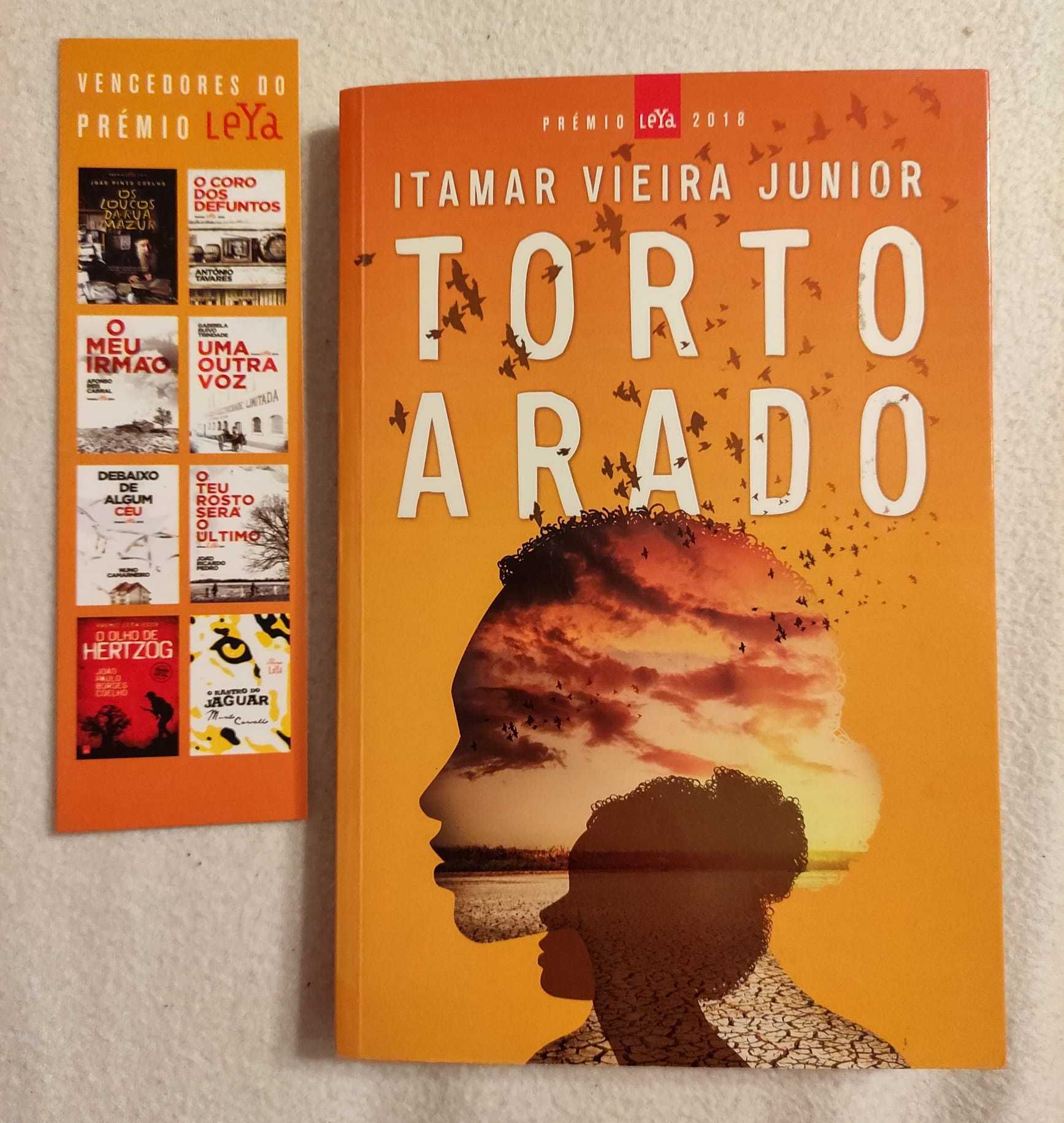 Livro "Torto Arado", de Itamar Vieira Junior - c/ marcador