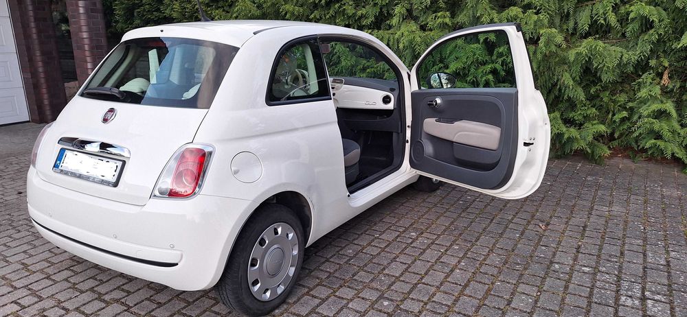 Fiat500, rok2015,niski przebieg 58263 km z oponami zima-lato