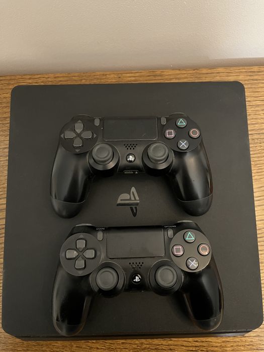 Playstation 4 slim 1tb + dwa pady + gry
