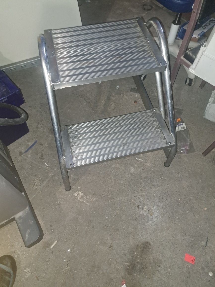 podest aluminiowy obustronne wejście