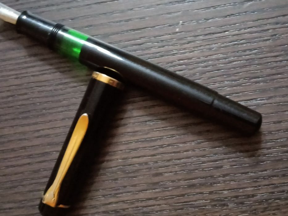 Caneta Pelikan preta de aparo