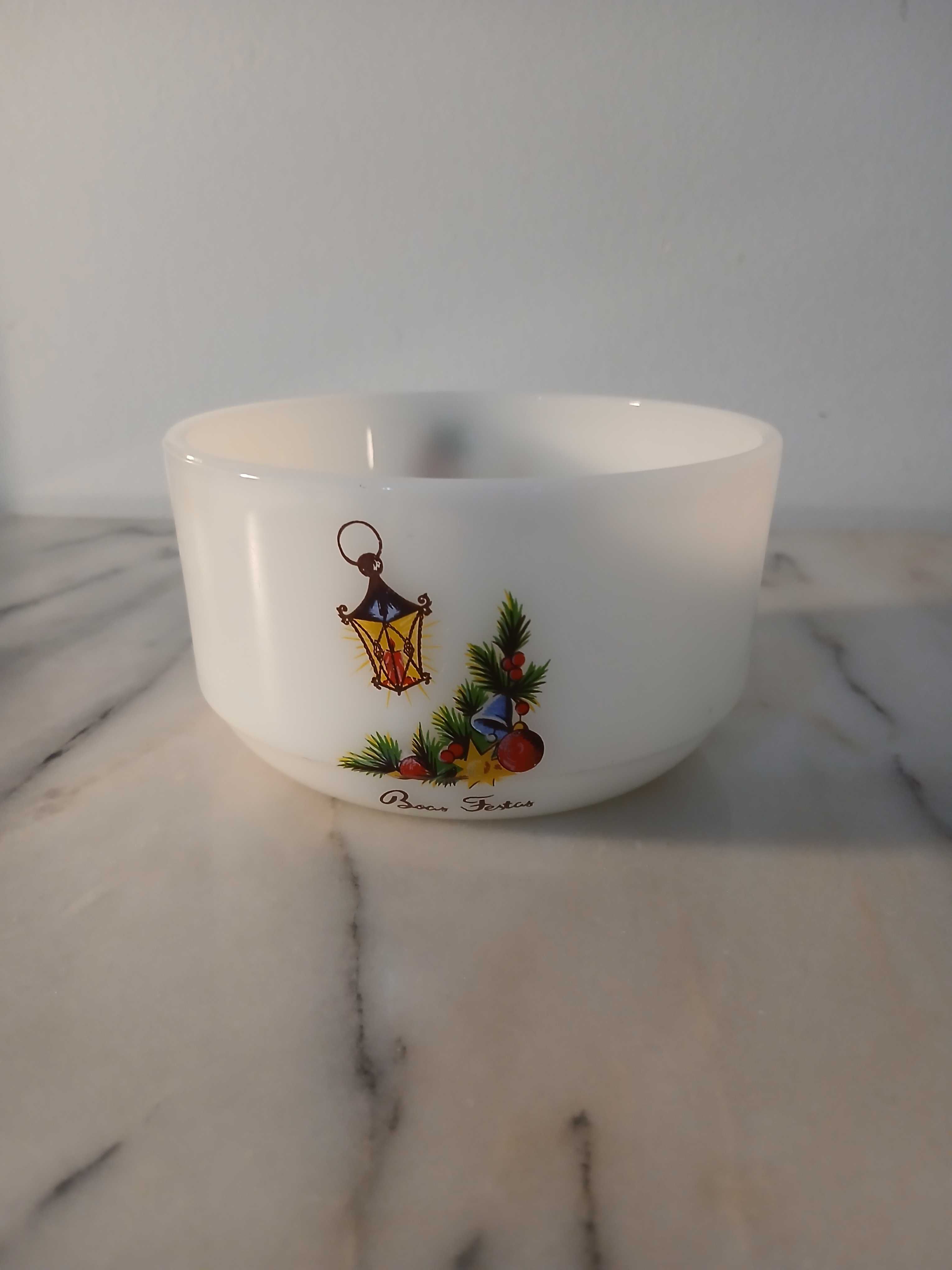 Taça Vintage marca Anchor Hocking Fireking Milk Glass Natalícia