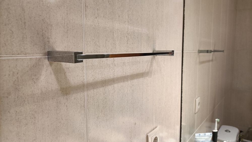 Suportes em metal para WC