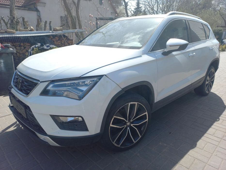 Seat Ateca 2 KLUCZYKI dsg 4x4 panorama dach kamera cofania pdc