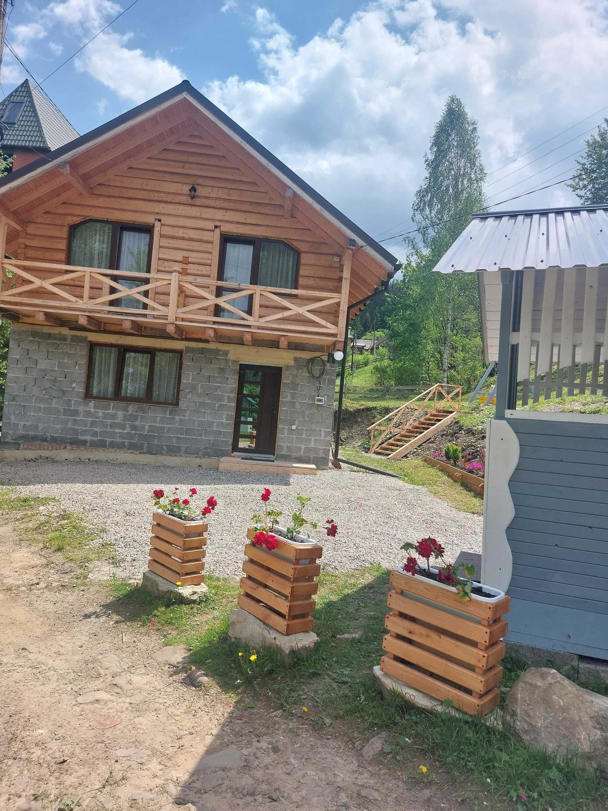 Відпочинок у Татарові, Біля Потічка '