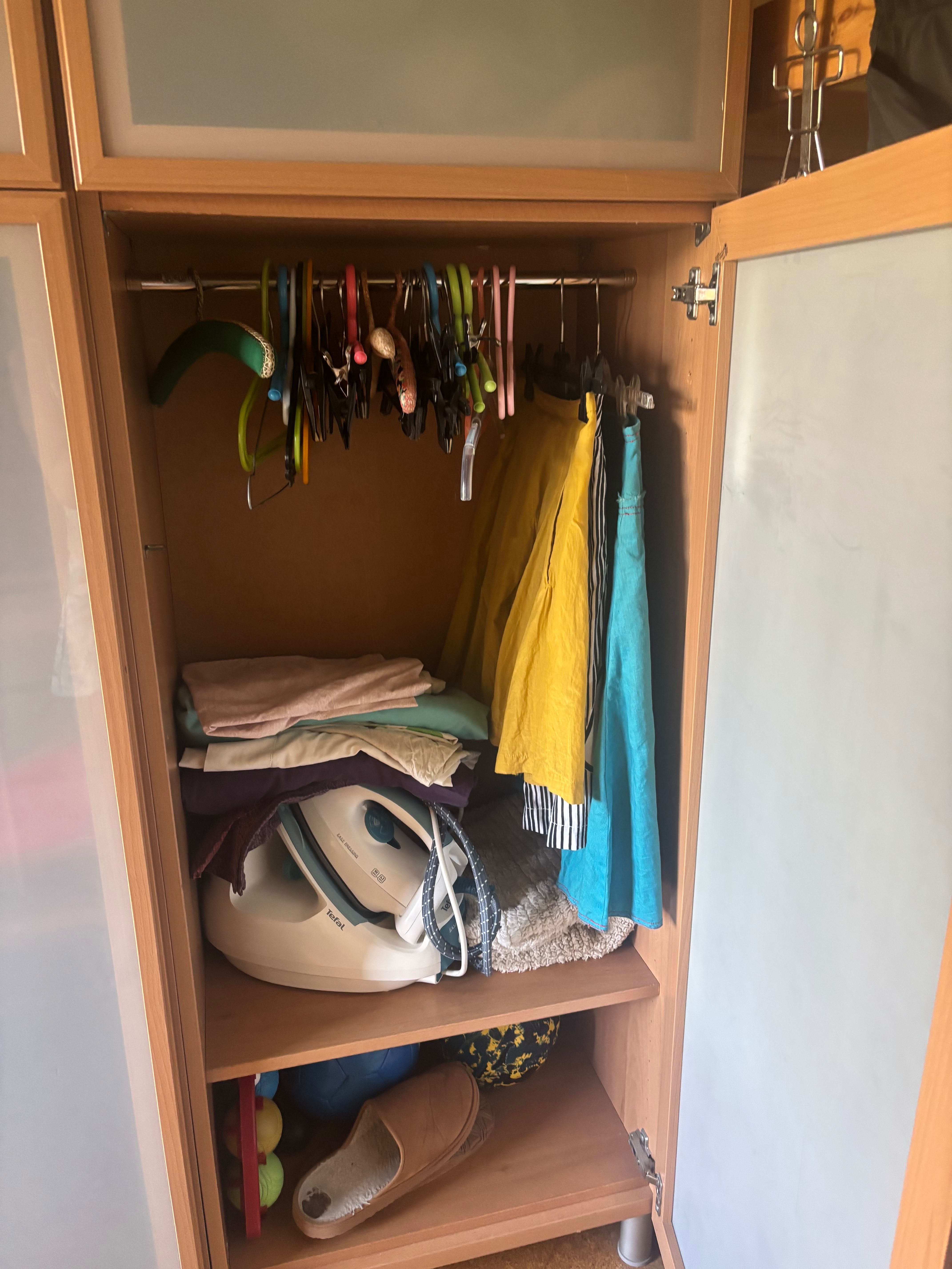 2 Estantes IKEA 60x190 com várias prateleiras – 220€