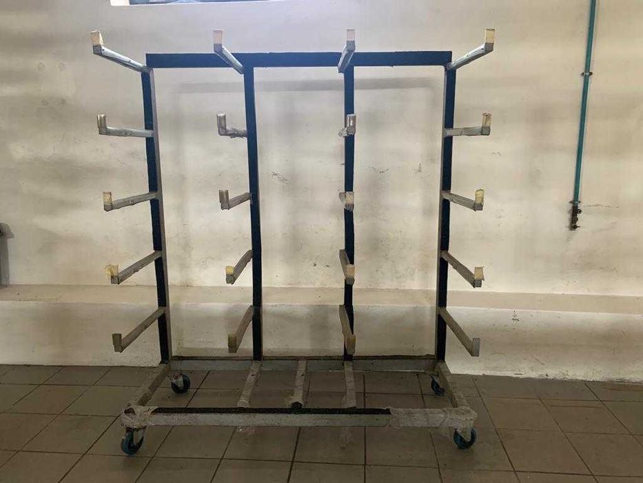 Carro com braços de apoio perfis de alumínio, PVC , Madeira e outros