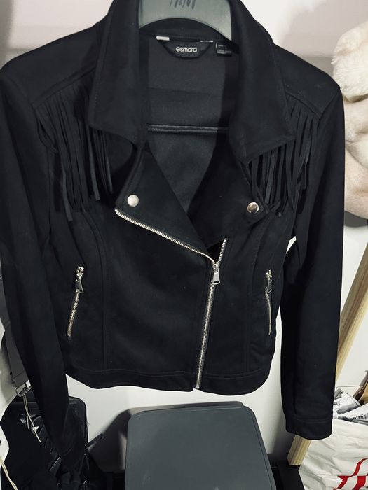 Zamszowa kurtka esmara czarna z frędzlami