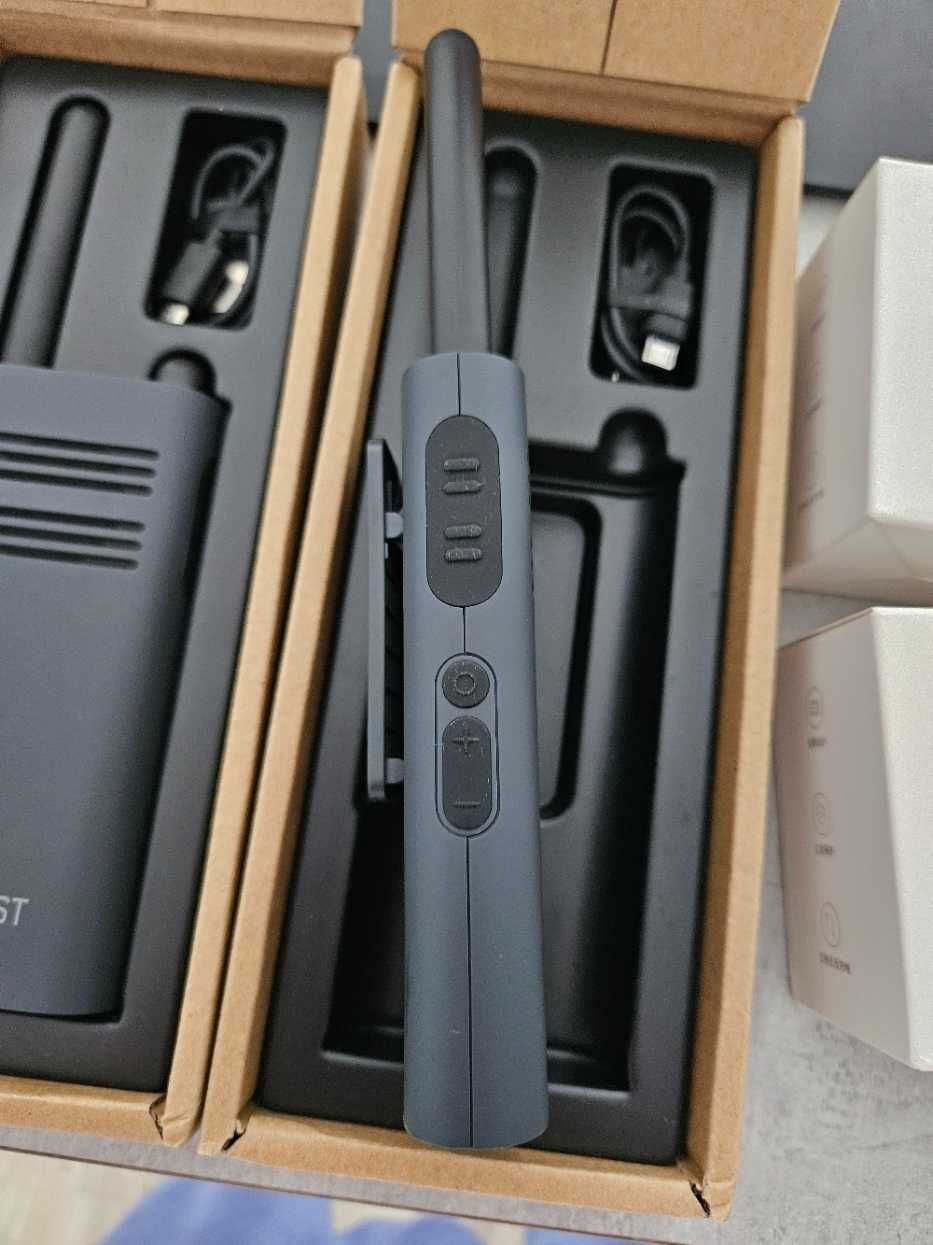 Рація Xiaomi BEEBEST A208 Walkie Talkie 1-15 km 16 ch 2 шт + 2 доки
