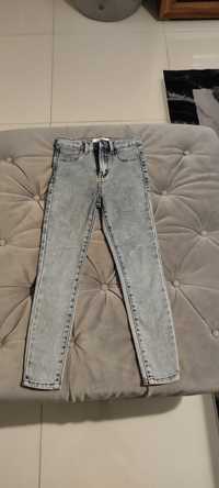 Spodnie jeans Reserved