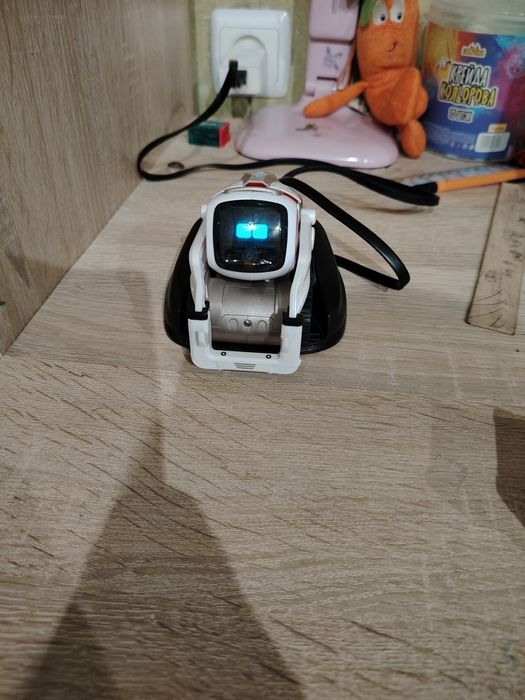 Робот Cozmo anki
