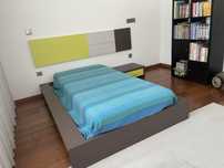 Cama individual com cabeceira,estrado, colchão e estanterias de livros