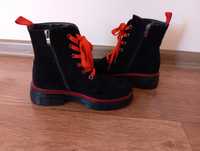 Чорно червоні черевики для дитини