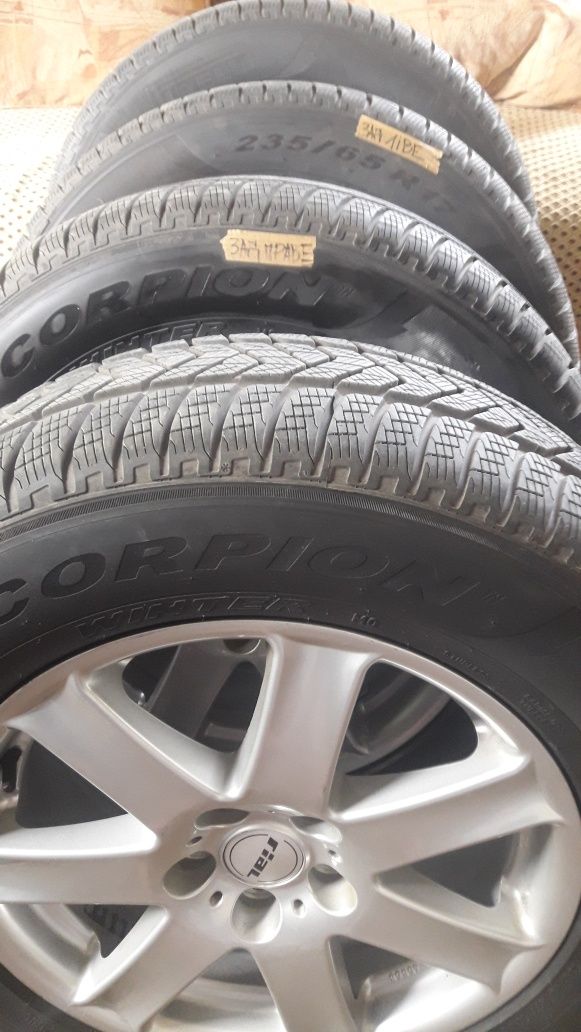 Продам дискі з резиною зима 235,65,р17.   5×114,3