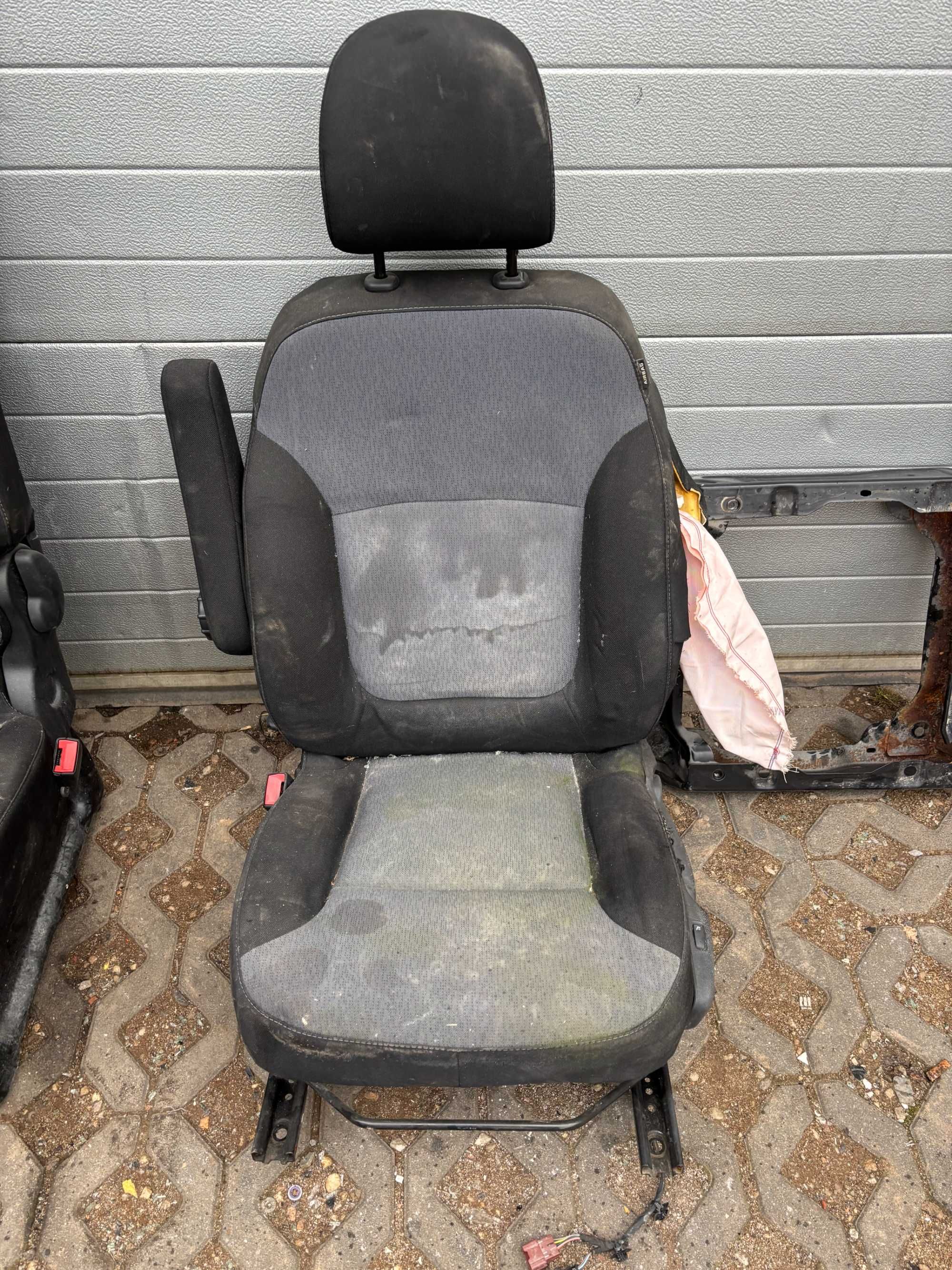 Trafic 3 Vivaro talento fotel kierowcy podgrzewany