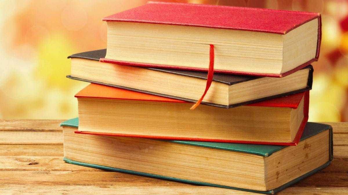 Збір непотрібних російських книжок на макулатуру для ЗСУ