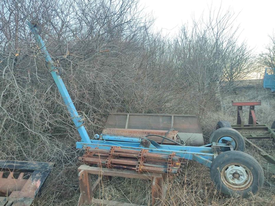 Кран на навіску трактора.