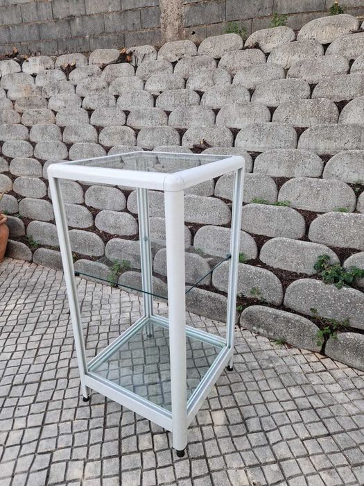 Vitrine Expositora em Vidro e Metal Branco
