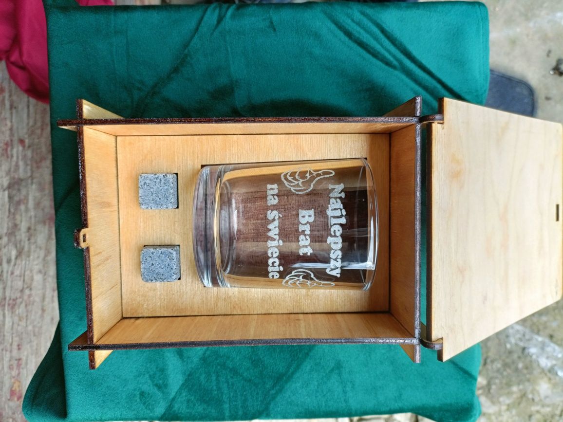 Szklanka prezentowa ,prezent w pudełku z grawerem