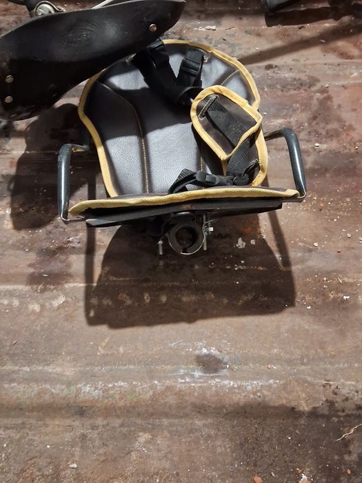 Велосипедні дитяче крісло.