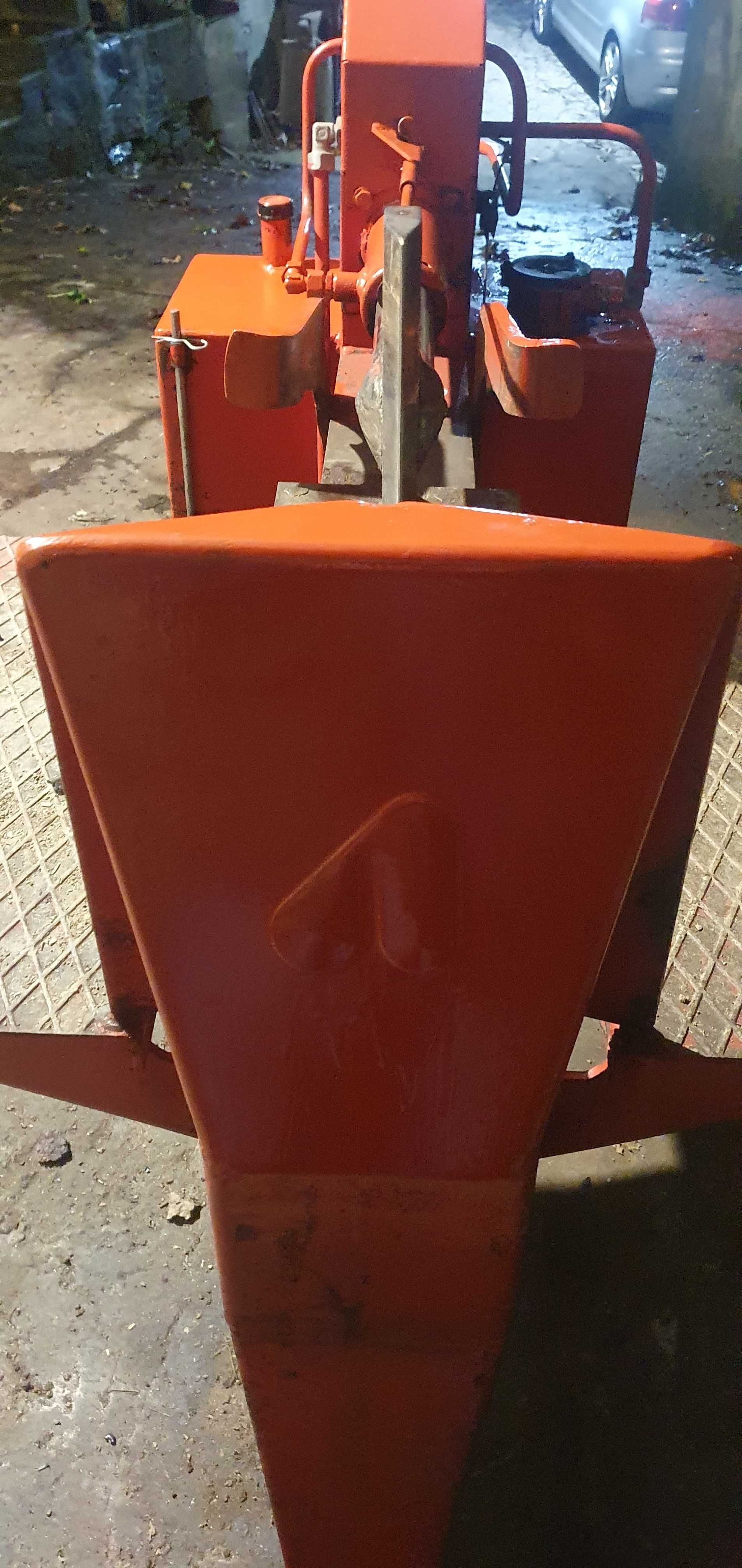 Maquina de rachar lenha