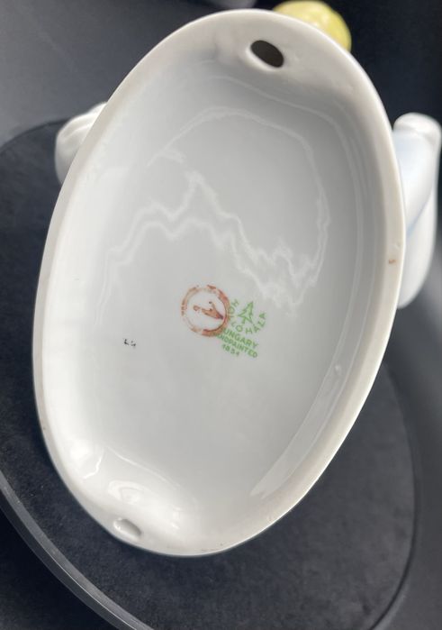 Figurka dziewczyna czerpiąca wodę Hollohaza