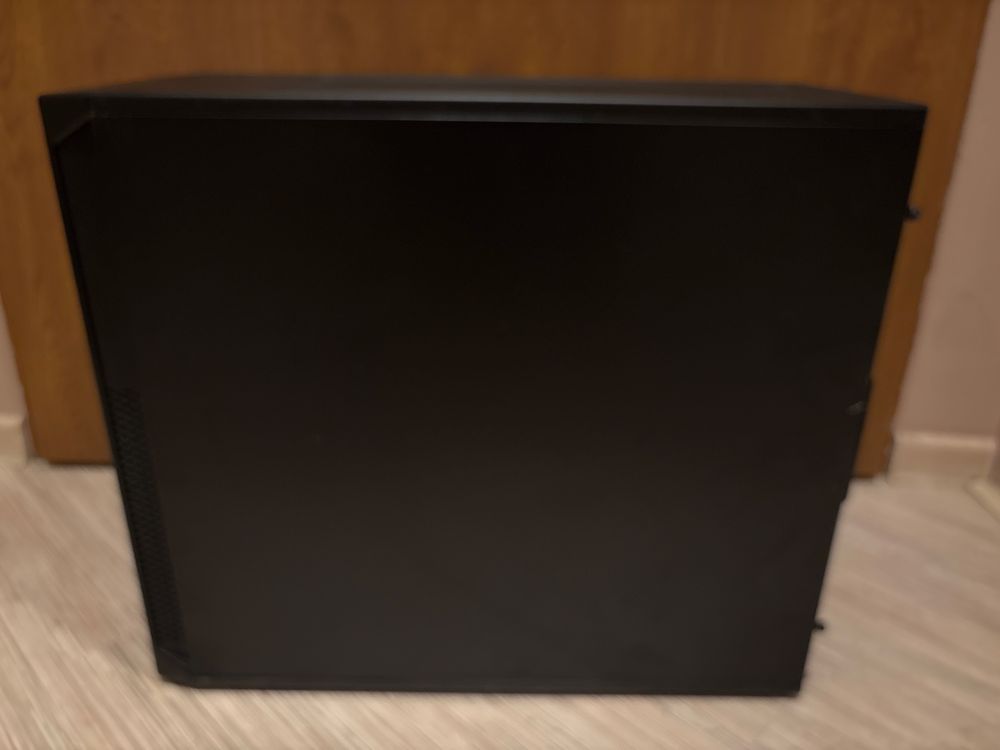 Obudowa komputerowa Corsair + dwa wiatraki Corsair + czytnik płyt Asus