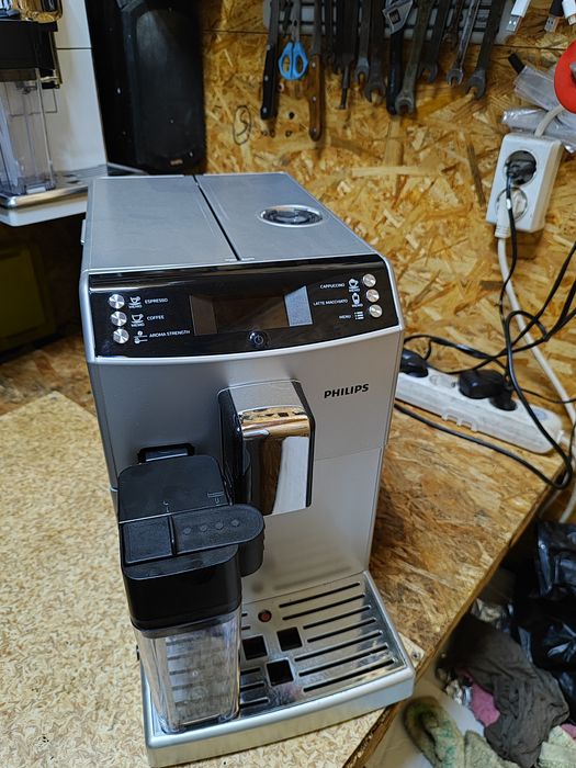 Кофемашина, кавомашина Saeco, Philips Minuto с молочником!!