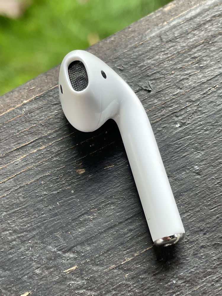 Lewa słuchawka Airpods 2 Apple A2031