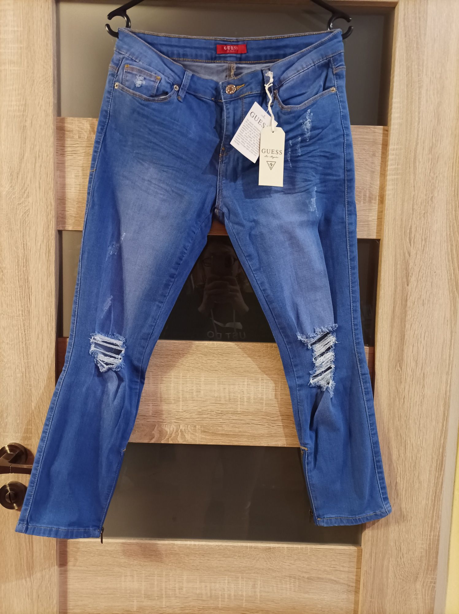 Niebieskie jeansy Guess