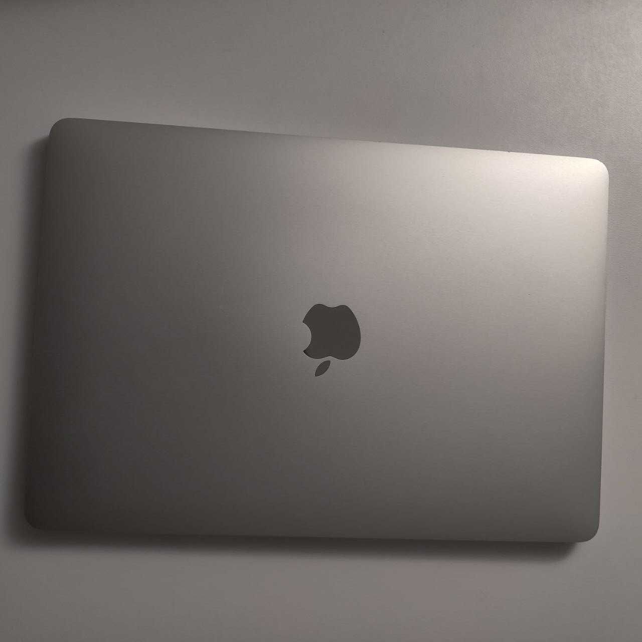Apple Macbook Pro 13” 2017 2.5 GHz i7 16 GB 500 SSD