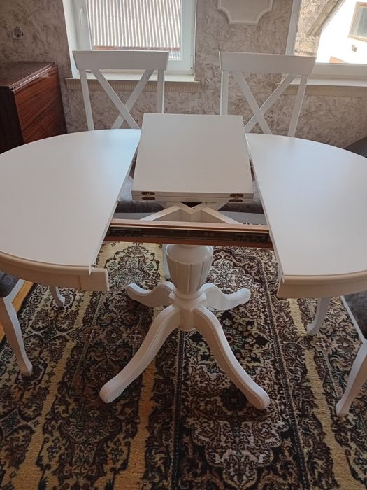 Меблі для кухні стіл з кріслами