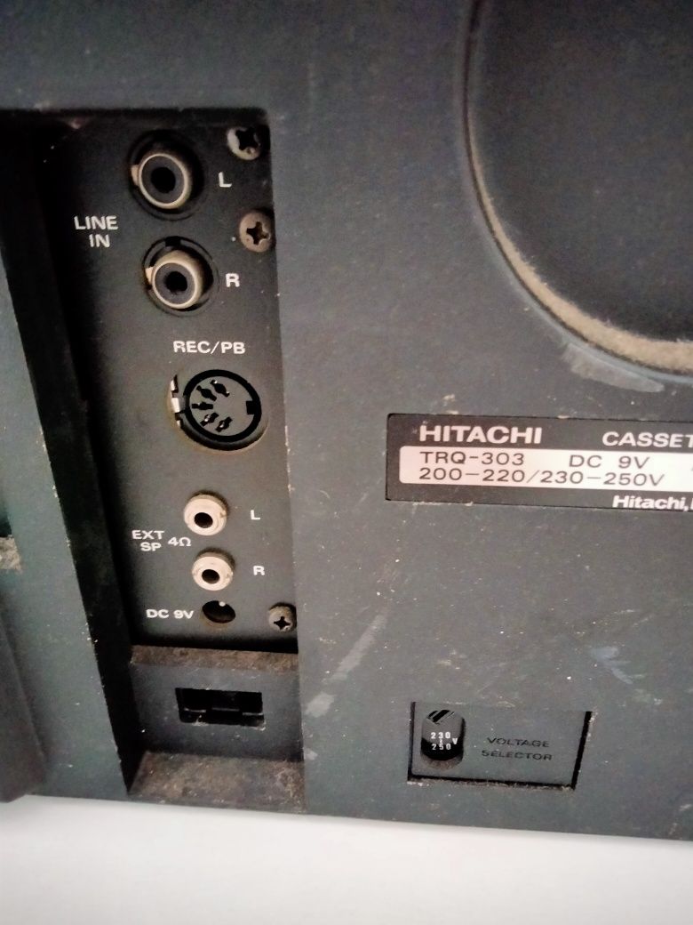 Rádio HITACHI antigo