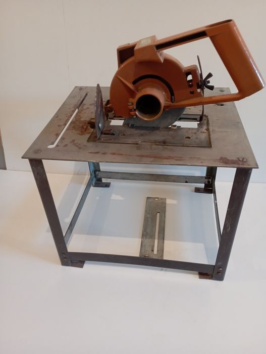 Celma pilarka tarczowa że stolikiem PRXu 35 B PRL