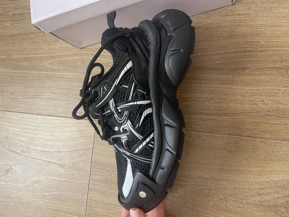 Нові жіночі кросівки на 37 розмір