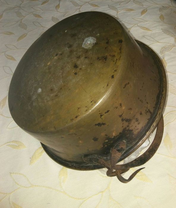 caldeira em cobre, muito antiga. com 37 cm de diâmetro e 11 cm altura