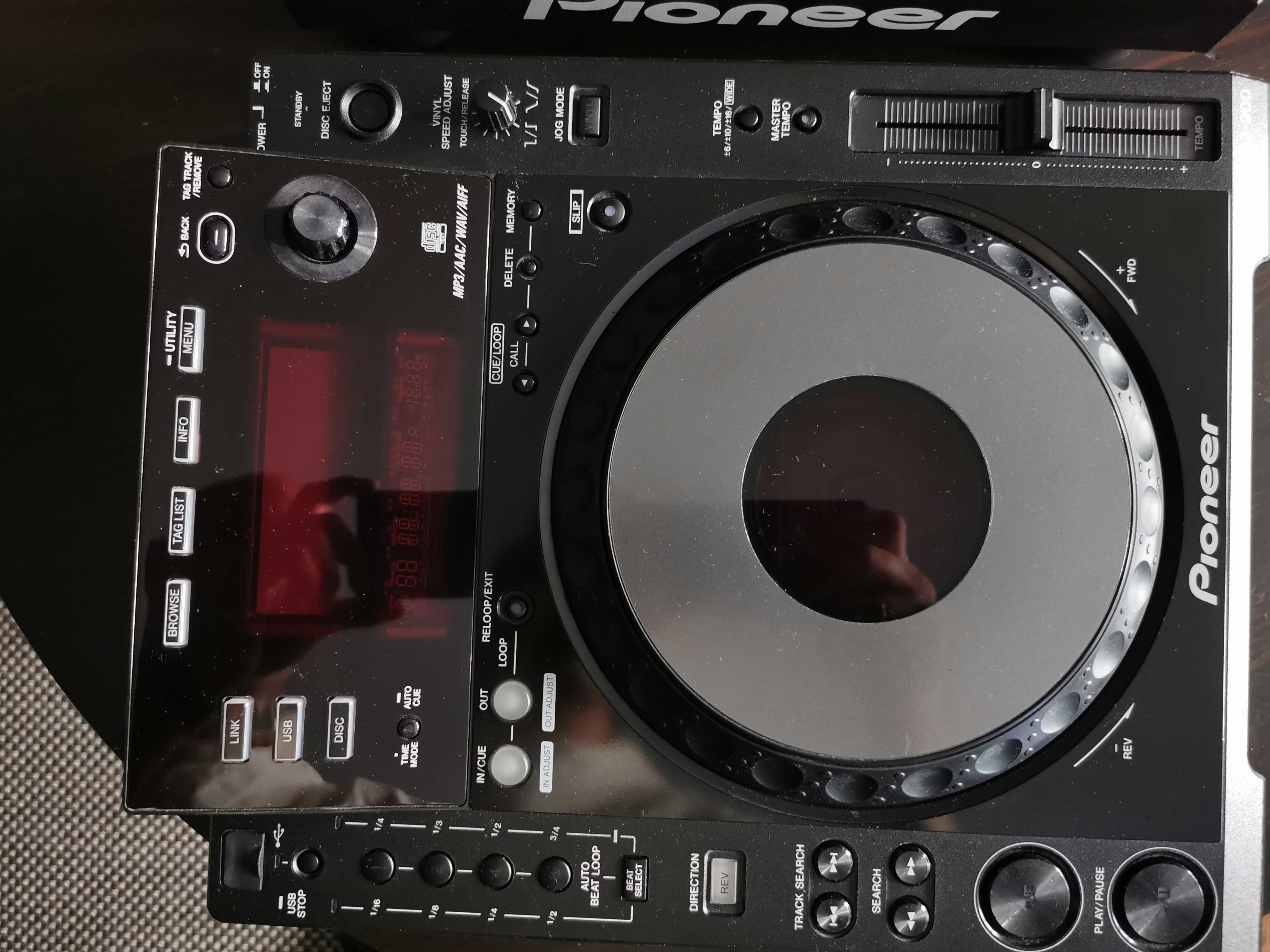 Pioneer CDJ 900.